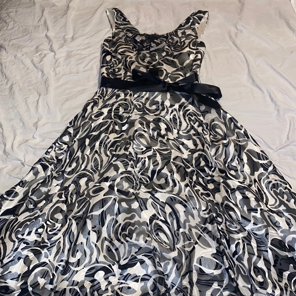 JS Boutique White Black Sleeveless Dress 10